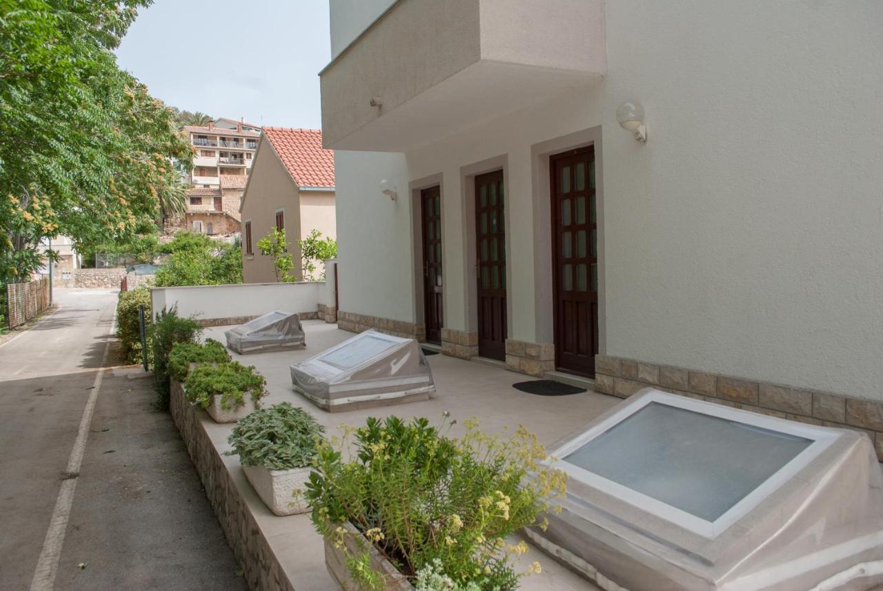 Apartments Dilk Vis Exterior foto