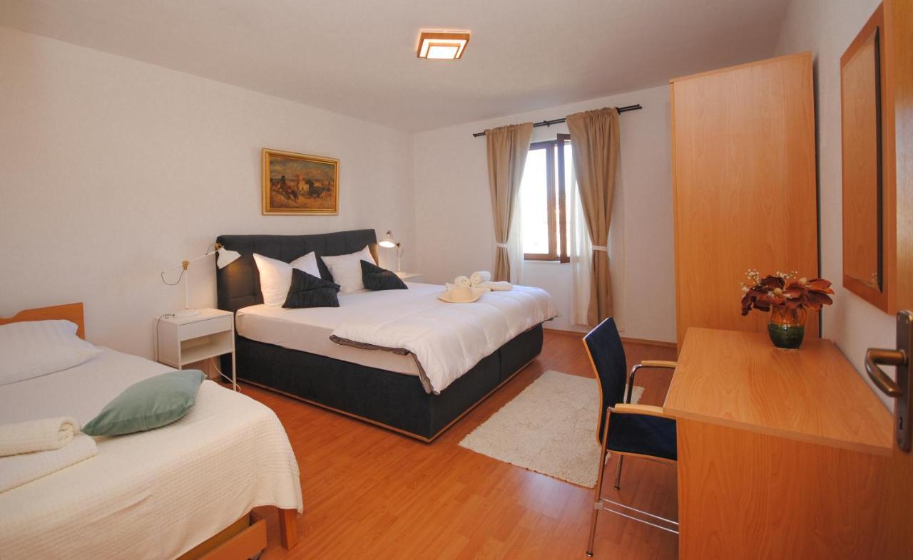 Apartments Dilk Vis Exterior foto
