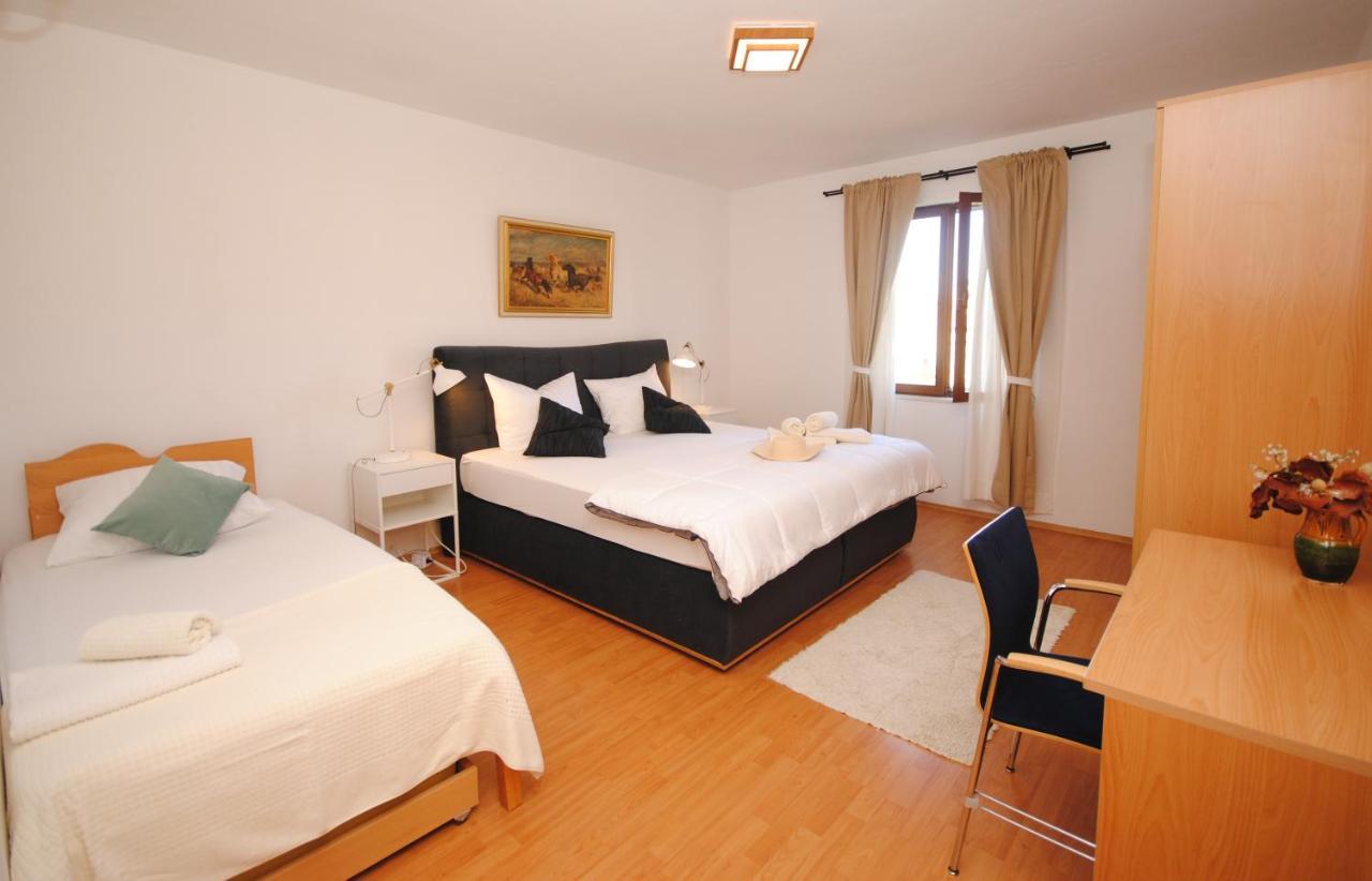 Apartments Dilk Vis Exterior foto