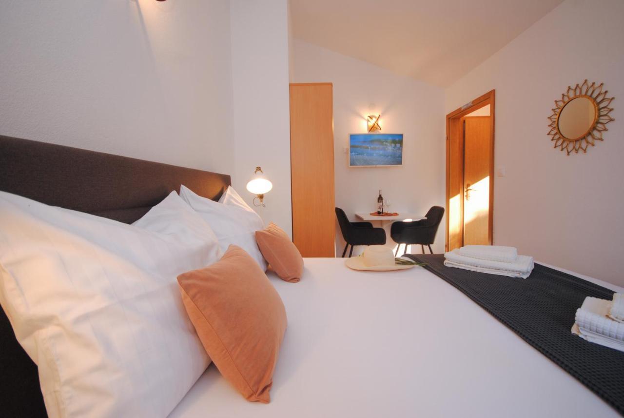 Apartments Dilk Vis Exterior foto